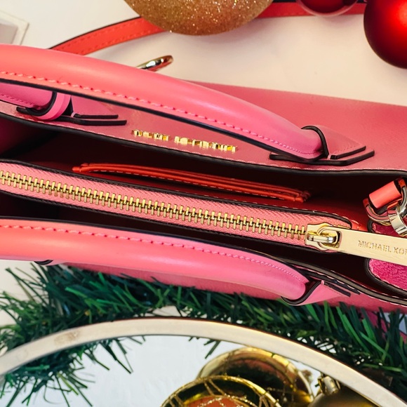 💕Michael Kors Mercer Medium Pebbled Leather Crossbody Bag💕 - Picture 4 of 5